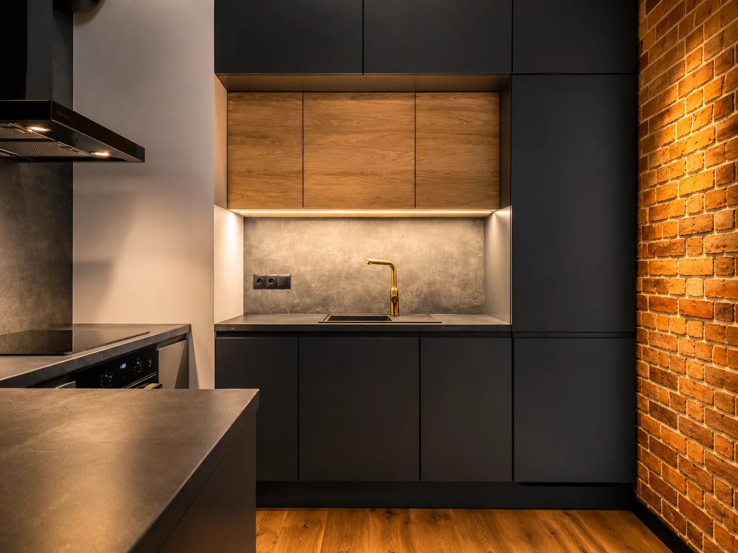 Apartament w klimacie stoczniowego Gdańska — kuchnia (2)